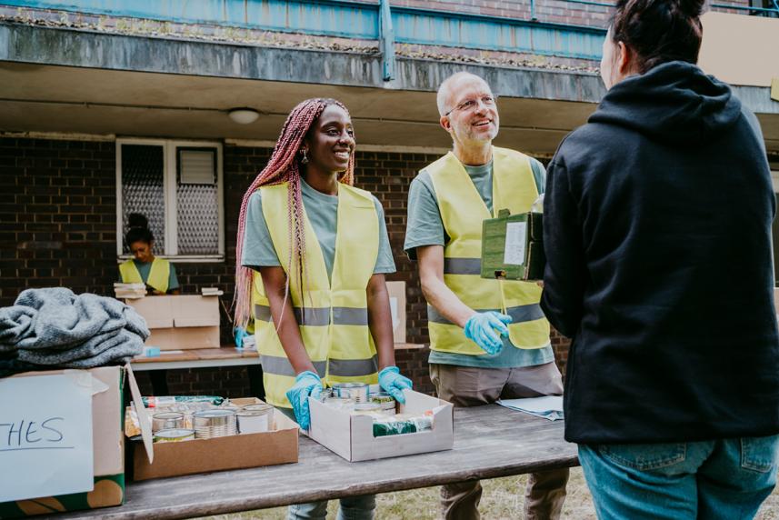 6 ways volunteering boosts your brain